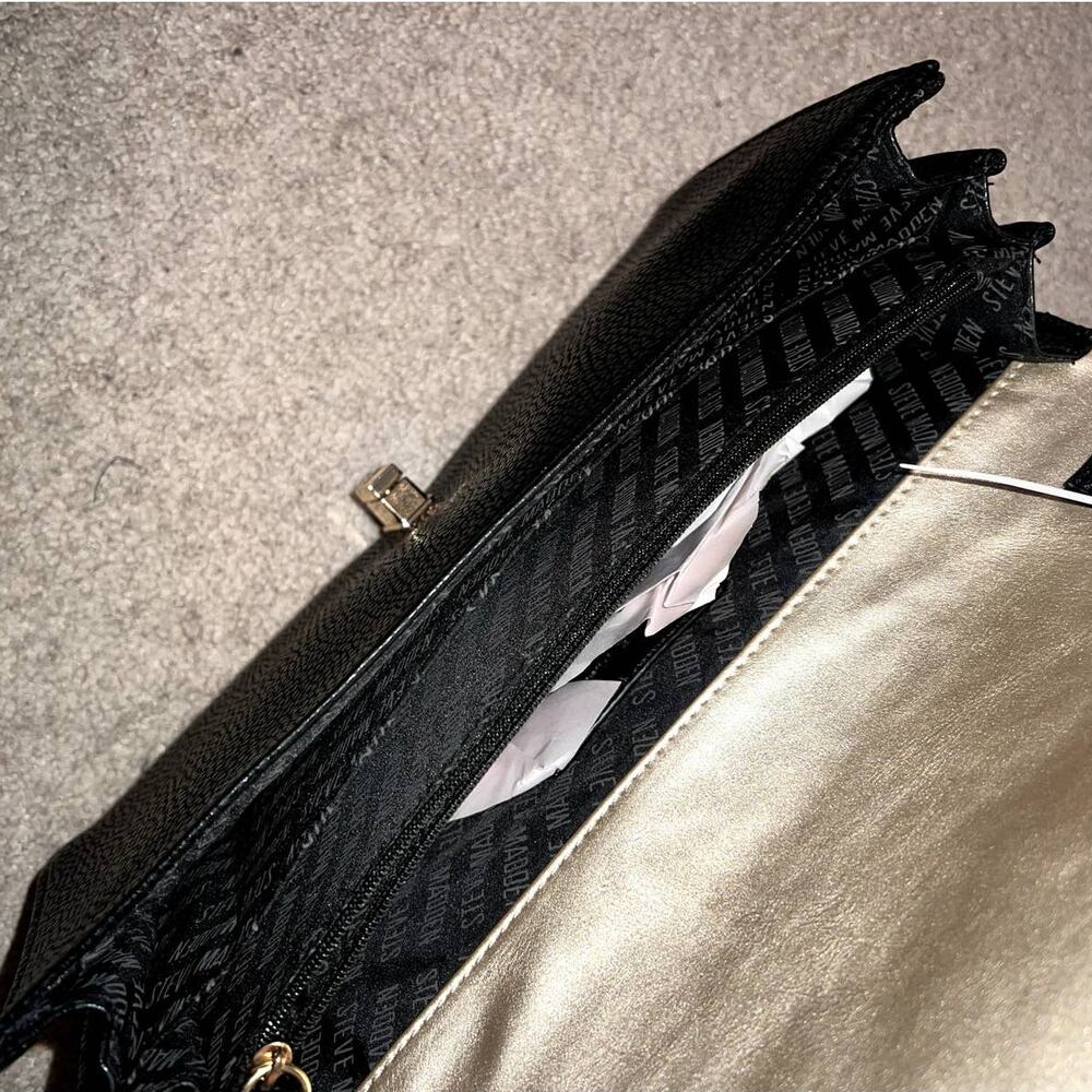 New Steve Madden Black Crossbody turn lock closure clutch - Picture 3 of 8